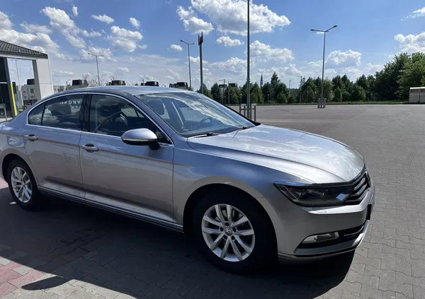 łódzkie Volkswagen Passat cena 68300 przebieg: 135500, rok produkcji 2018 z Częstochowa